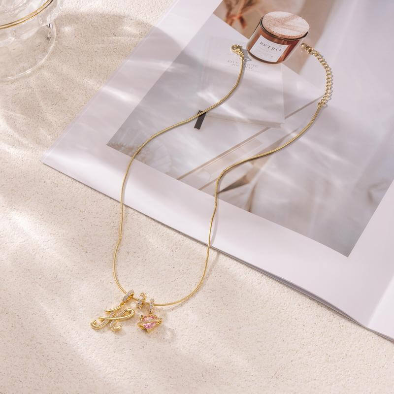 Das 3-lagige rosa Herz- und Initialen-Halskettenset 