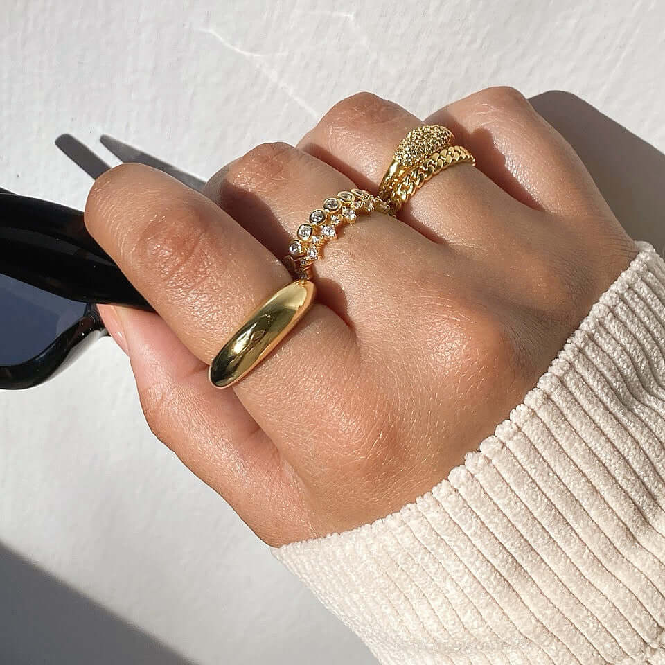 The Dainty Curb Chain Ring